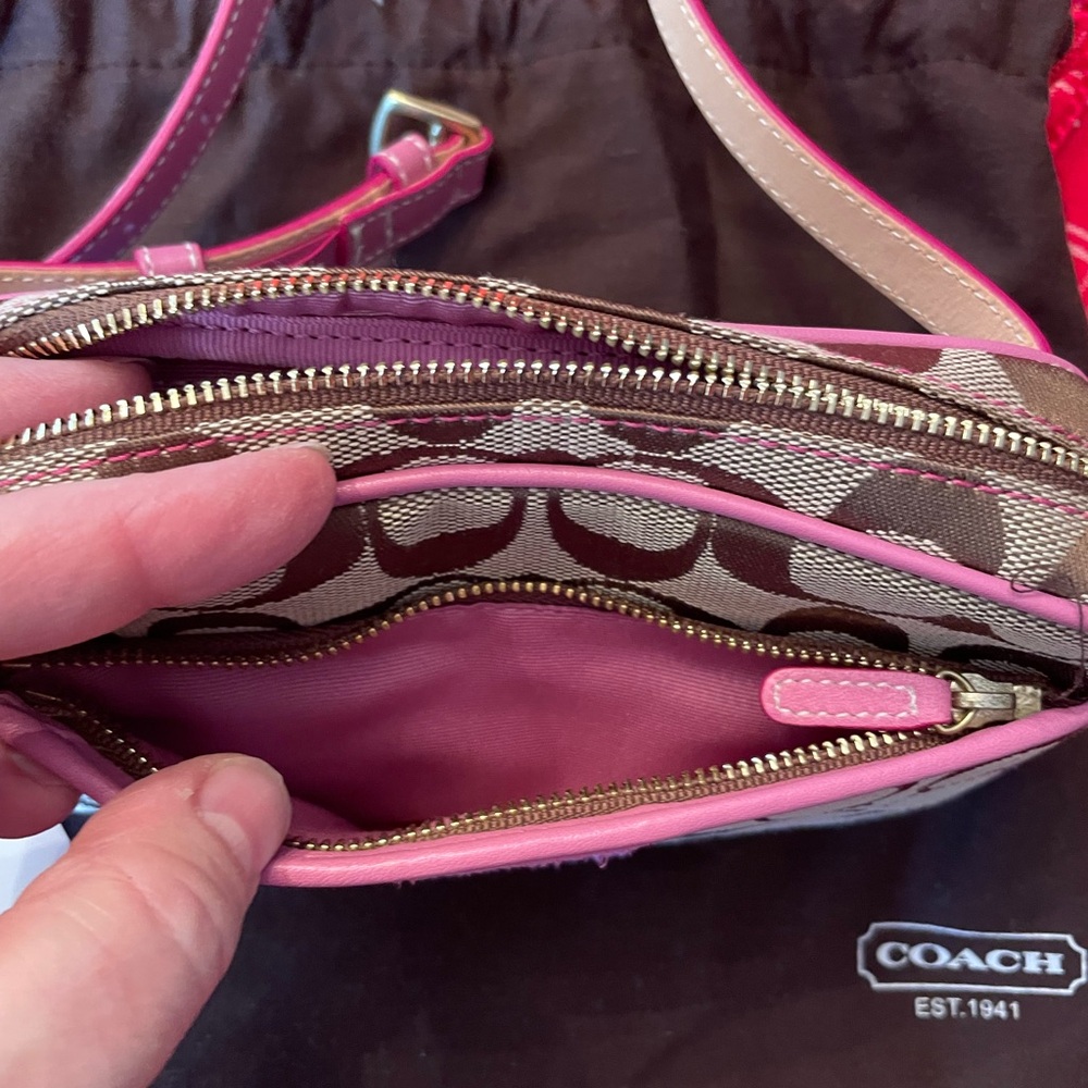 Coach NWT belt hip bag, signature pink leather trim, pink removable leather belt - Picture 3 of 12
